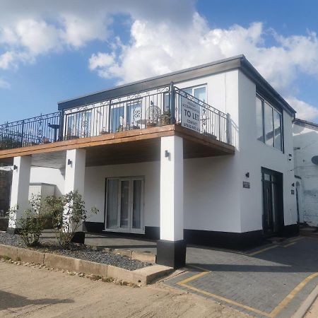 Tallets Apartment With Balcony & Parking Tewkesbury Bagian luar foto