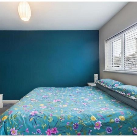 Tallets Apartment With Balcony & Parking Tewkesbury Bagian luar foto