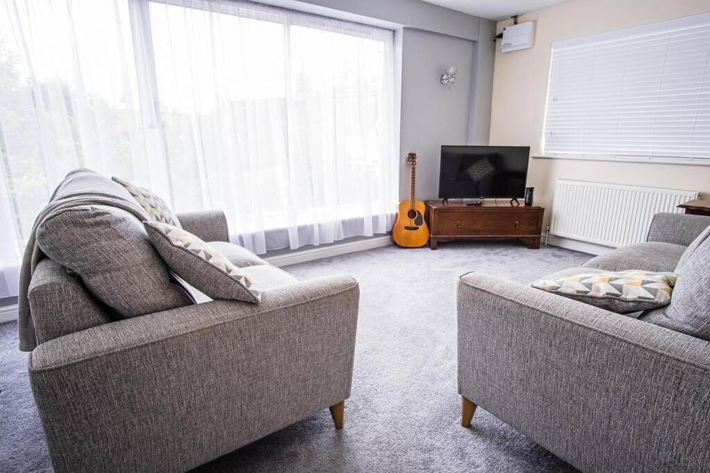 Tallets Apartment With Balcony & Parking Tewkesbury Bagian luar foto