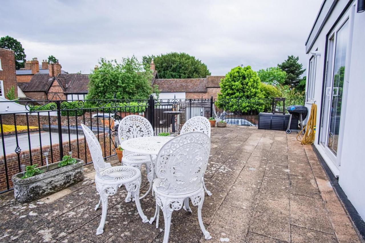 Tallets Apartment With Balcony & Parking Tewkesbury Bagian luar foto