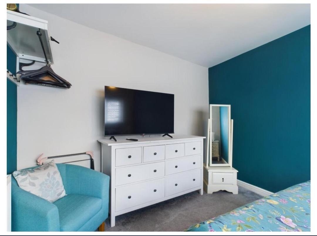 Tallets Apartment With Balcony & Parking Tewkesbury Bagian luar foto