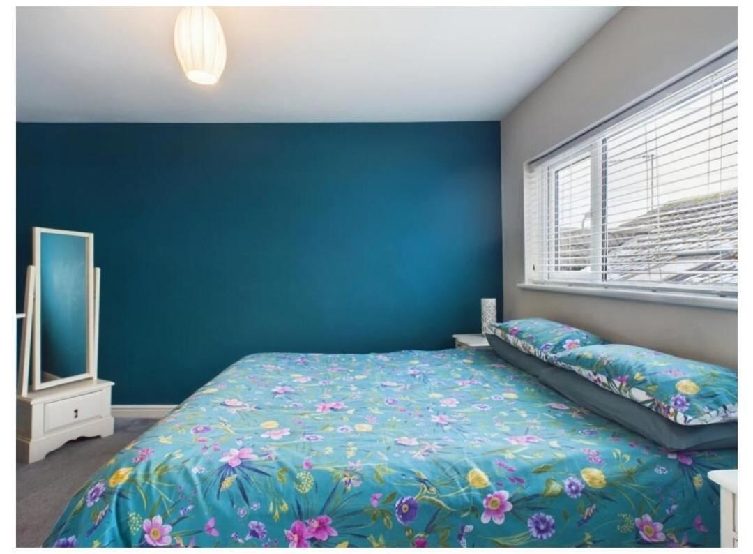 Tallets Apartment With Balcony & Parking Tewkesbury Bagian luar foto